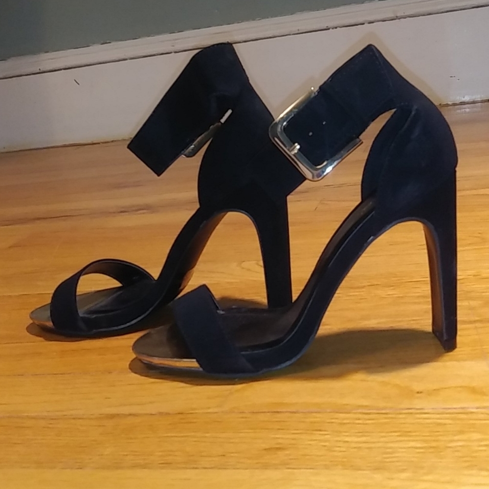 Shoes - Picture 3 of 5